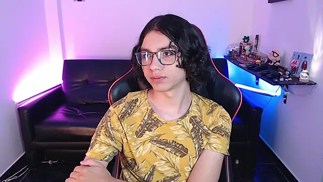 Snapshot of malik_harrison__ chatting on January 2025 02:51:01 PM malik harrison   online show from January 2025 02:51:01 PM