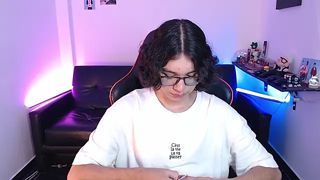 Snapshot of malik_harrison__ chatting on January 2025 05:02:01 PM malik harrison   online show from January 2025 05:02:01 PM