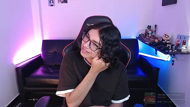 Snapshot of malik_harrison__ chatting on January 2025 01:53:02 PM malik harrison   online show from January 2025 01:53:02 PM