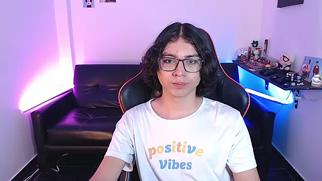 Snapshot of malik_harrison__ chatting on January 2025 05:44:01 PM malik harrison   online show from January 2025 05:44:01 PM