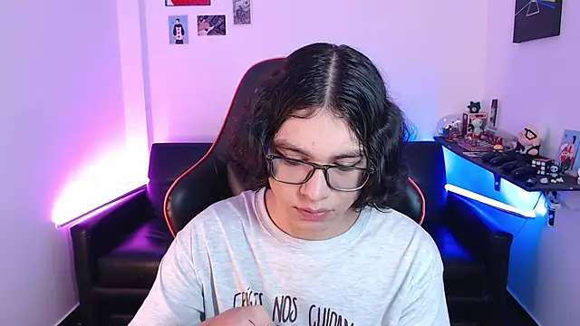 Snapshot of malik_harrison__ chatting on January 2025 01:52:01 PM malik harrison   online show from January 2025 01:52:01 PM