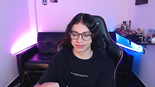 Snapshot of malik_harrison__ chatting on January 2025 02:18:01 PM malik harrison   online show from January 2025 02:18:01 PM