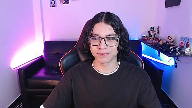 Snapshot of malik_harrison__ chatting on January 2025 01:54:01 PM malik harrison   online show from January 2025 01:54:01 PM