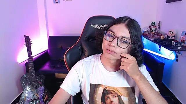 Snapshot of malik_harrison__ chatting on January 2025 05:21:02 PM malik harrison   online show from January 2025 05:21:02 PM