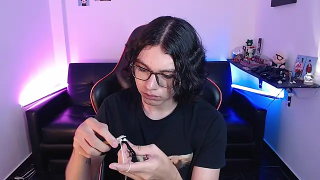 Snapshot of malik_harrison__ chatting on January 2025 05:04:02 PM malik harrison   online show from January 2025 05:04:02 PM