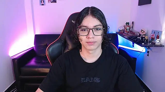 Snapshot of malik_harrison__ chatting on January 2025 02:53:02 PM malik harrison   online show from January 2025 02:53:02 PM