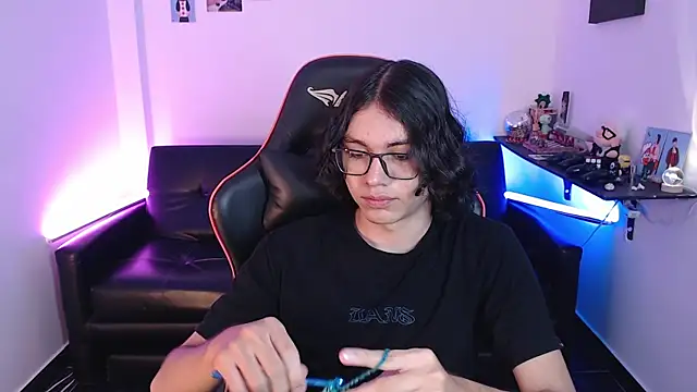 Snapshot of malik_harrison__ chatting on January 2025 05:56:02 PM malik harrison   online show from January 2025 05:56:02 PM