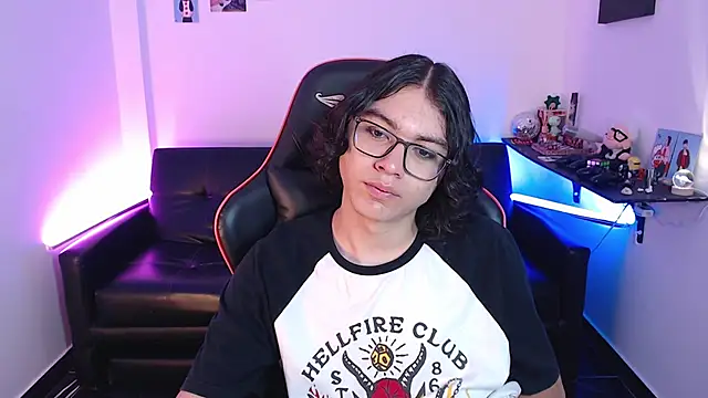 Snapshot of malik_harrison__ chatting on January 2025 05:49:02 PM malik harrison   online show from January 2025 05:49:02 PM