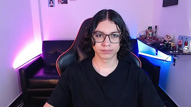 Snapshot of malik_harrison__ chatting on January 2025 02:07:01 PM malik harrison   online show from January 2025 02:07:01 PM