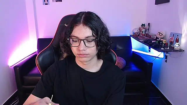 Snapshot of malik_harrison__ chatting on January 2025 05:10:02 PM malik harrison   online show from January 2025 05:10:02 PM