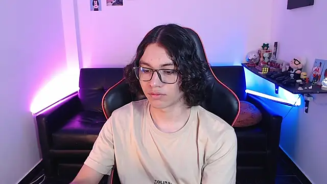 Snapshot of malik_harrison__ chatting on February 2025 05:24:02 PM malik harrison   online show from February 2025 05:24:02 PM