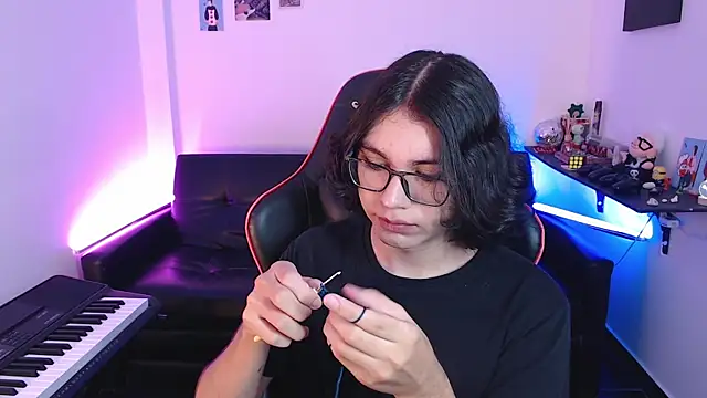 Snapshot of malik_harrison__ chatting on February 2025 02:48:01 PM malik harrison   online show from February 2025 02:48:01 PM