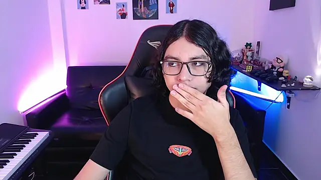 Snapshot of malik_harrison__ chatting on February 2025 01:43:01 PM malik harrison   online show from February 2025 01:43:01 PM