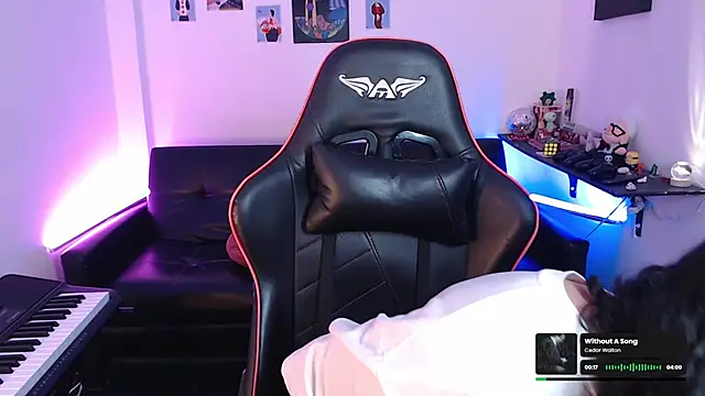 Snapshot of malik_harrison__ chatting on February 2025 05:18:02 PM malik harrison   online show from February 2025 05:18:02 PM