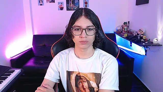 Snapshot of malik_harrison__ chatting on February 2025 01:55:01 PM malik harrison   online show from February 2025 01:55:01 PM