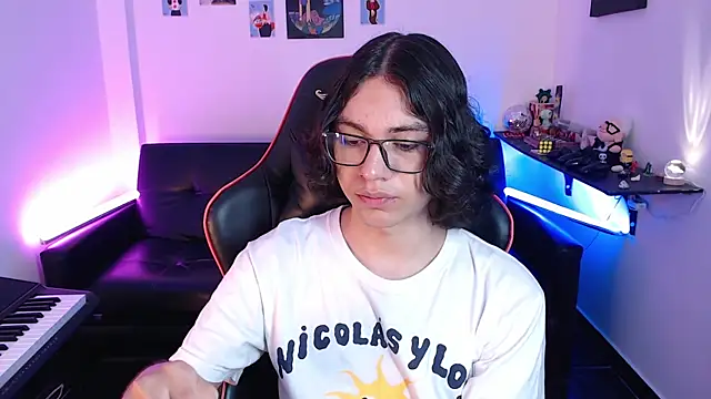 Snapshot of malik_harrison__ chatting on February 2025 05:16:01 PM malik harrison   online show from February 2025 05:16:01 PM