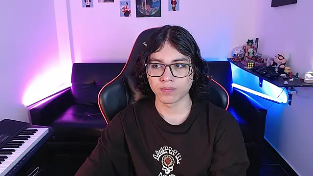 Snapshot of malik_harrison__ chatting on February 2025 03:26:01 PM malik harrison   online show from February 2025 03:26:01 PM