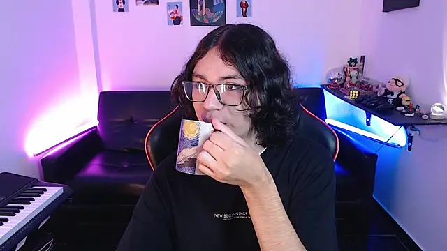 Snapshot of malik_harrison__ chatting on February 2025 02:04:02 PM malik harrison   online show from February 2025 02:04:02 PM