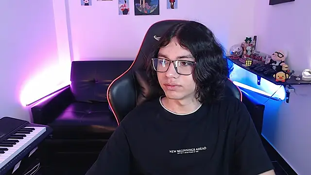 Snapshot of malik_harrison__ chatting on February 2025 05:10:02 PM malik harrison   online show from February 2025 05:10:02 PM