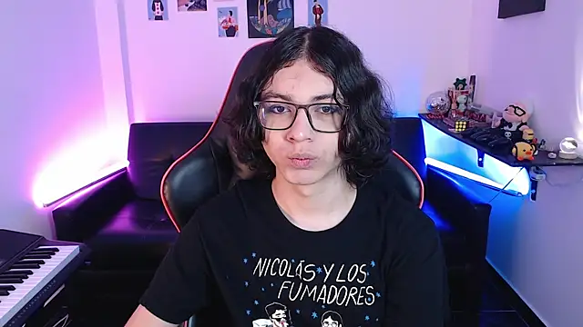 Snapshot of malik_harrison__ chatting on February 2025 02:16:02 PM malik harrison   online show from February 2025 02:16:02 PM