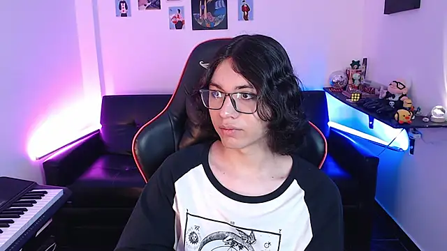 Snapshot of malik_harrison__ chatting on February 2025 05:06:01 PM malik harrison   online show from February 2025 05:06:01 PM