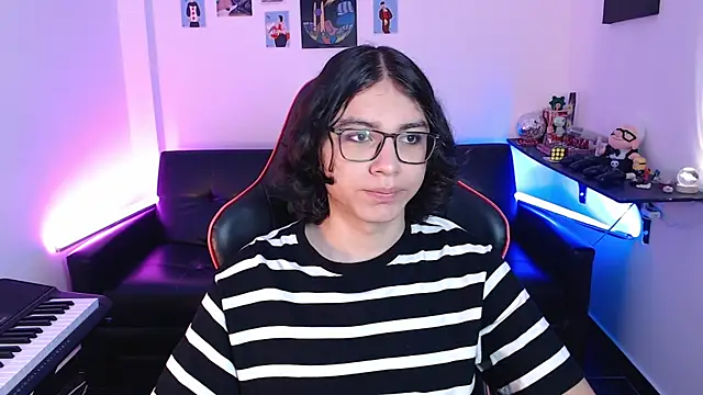 Snapshot of malik_harrison__ chatting on February 2025 01:51:01 PM malik harrison   online show from February 2025 01:51:01 PM