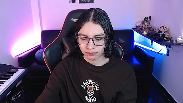 Snapshot of malik_harrison__ chatting on February 2025 02:48:02 PM malik harrison   online show from February 2025 02:48:02 PM