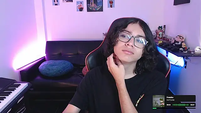 Snapshot of malik_harrison__ chatting on February 2025 05:20:02 PM malik harrison   online show from February 2025 05:20:02 PM