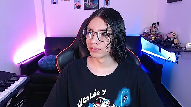 Snapshot of malik_harrison__ chatting on February 2025 02:00:02 PM malik harrison   online show from February 2025 02:00:02 PM