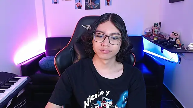 Snapshot of malik_harrison__ chatting on February 2025 05:04:01 PM malik harrison   online show from February 2025 05:04:01 PM