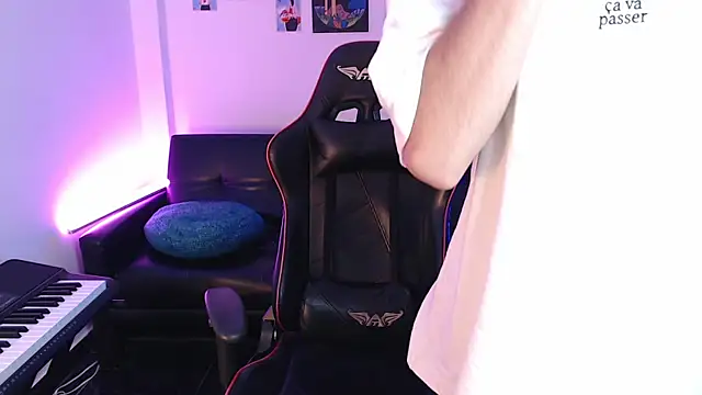 Snapshot of malik_harrison__ chatting on February 2025 03:26:02 PM malik harrison   online show from February 2025 03:26:02 PM