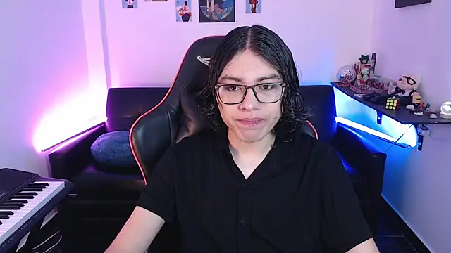 Snapshot of malik_harrison__ chatting on February 2025 03:04:02 PM malik harrison   online show from February 2025 03:04:02 PM