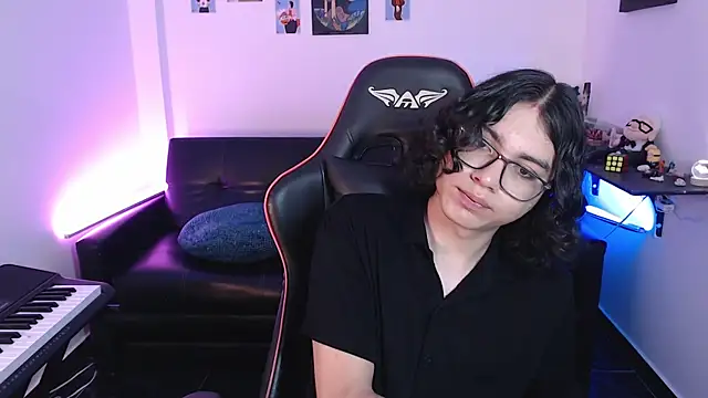 Snapshot of malik_harrison__ chatting on February 2025 06:09:02 PM malik harrison   online show from February 2025 06:09:02 PM