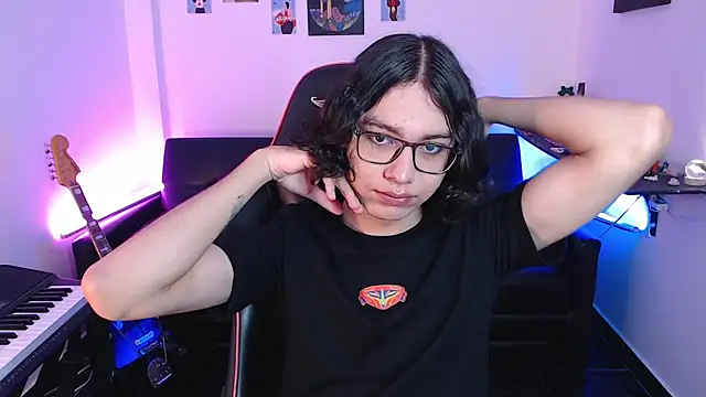 Snapshot of malik_harrison__ chatting on March 2025 03:16:02 PM malik harrison   online show from March 2025 03:16:02 PM