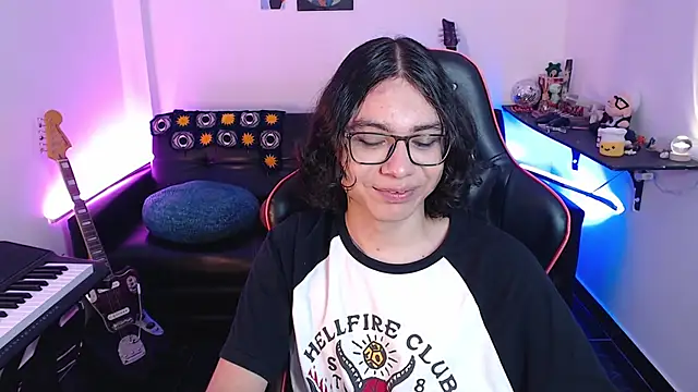 Snapshot of malik_harrison__ chatting on March 2025 06:54:02 PM malik harrison   online show from March 2025 06:54:02 PM