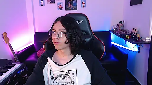 Snapshot of malik_harrison__ chatting on March 2025 06:37:02 PM malik harrison   online show from March 2025 06:37:02 PM