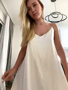 Snapshot of MariaTull chatting on December 2024 05:04:01 AM MariaTull online show from December 2024 05:04:01 AM