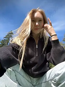 Snapshot of MariaTull chatting on September 2025 08:14:01 AM MariaTull online show from September 2025 08:14:01 AM