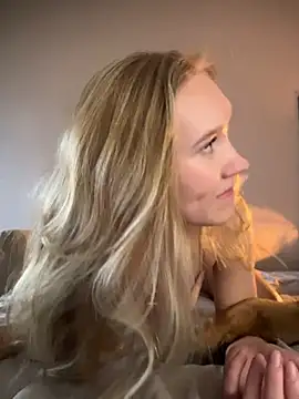 Snapshot of MariaTull chatting on October 2025 11:33:01 AM MariaTull online show from October 2025 11:33:01 AM