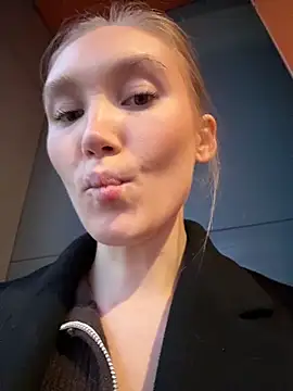 Snapshot of MariaTull chatting on October 2025 01:46:02 PM MariaTull online show from October 2025 01:46:02 PM