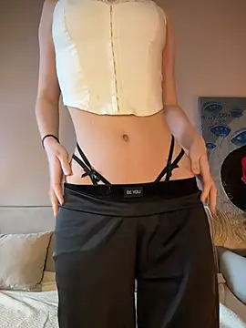 Snapshot of MariaTull chatting on November 2025 06:24:01 AM MariaTull online show from November 2025 06:24:01 AM