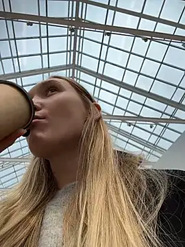 Snapshot of MariaTull chatting on November 2025 11:53:02 AM MariaTull online show from November 2025 11:53:02 AM