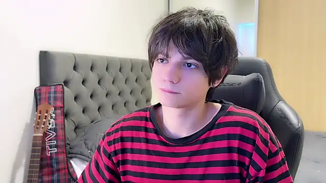 Snapshot of SasukeUhchiaa chatting on December 2024 05:15:02 PM SasukeUhchiaa online show from December 2024 05:15:02 PM