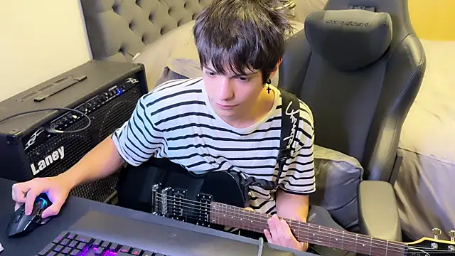 Snapshot of SasukeUhchiaa chatting on March 2025 04:50:02 PM SasukeUhchiaa online show from March 2025 04:50:02 PM