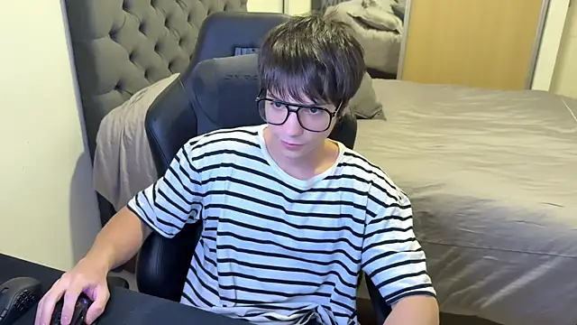 Snapshot of SasukeUhchiaa chatting on March 2025 11:48:01 PM SasukeUhchiaa online show from March 2025 11:48:01 PM