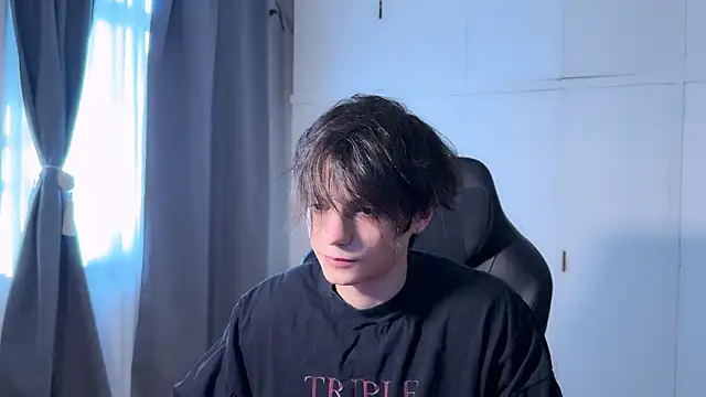 Snapshot of SasukeUhchiaa chatting on February 2026 08:40:02 PM SasukeUhchiaa online show from February 2026 08:40:02 PM