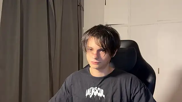 Snapshot of SasukeUhchiaa chatting on February 2026 05:12:01 AM SasukeUhchiaa online show from February 2026 05:12:01 AM