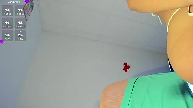 Snapshot of cailynhot chatting on January 2025 07:55:01 PM cailynhot online show from January 2025 07:55:01 PM