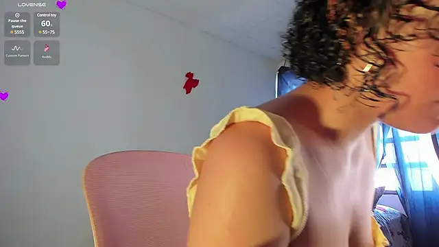 Snapshot of cailynhot chatting on January 2025 04:42:01 PM cailynhot online show from January 2025 04:42:01 PM