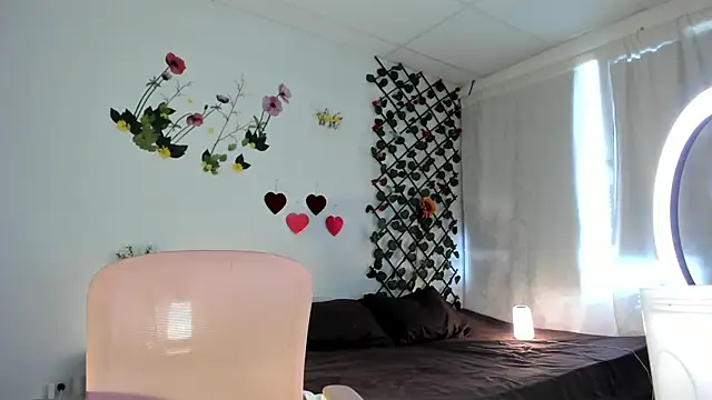 Snapshot of cailynhot chatting on February 2025 06:21:02 PM cailynhot online show from February 2025 06:21:02 PM